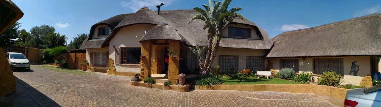 All Over Africa Guest House Kempton Park Exterior photo