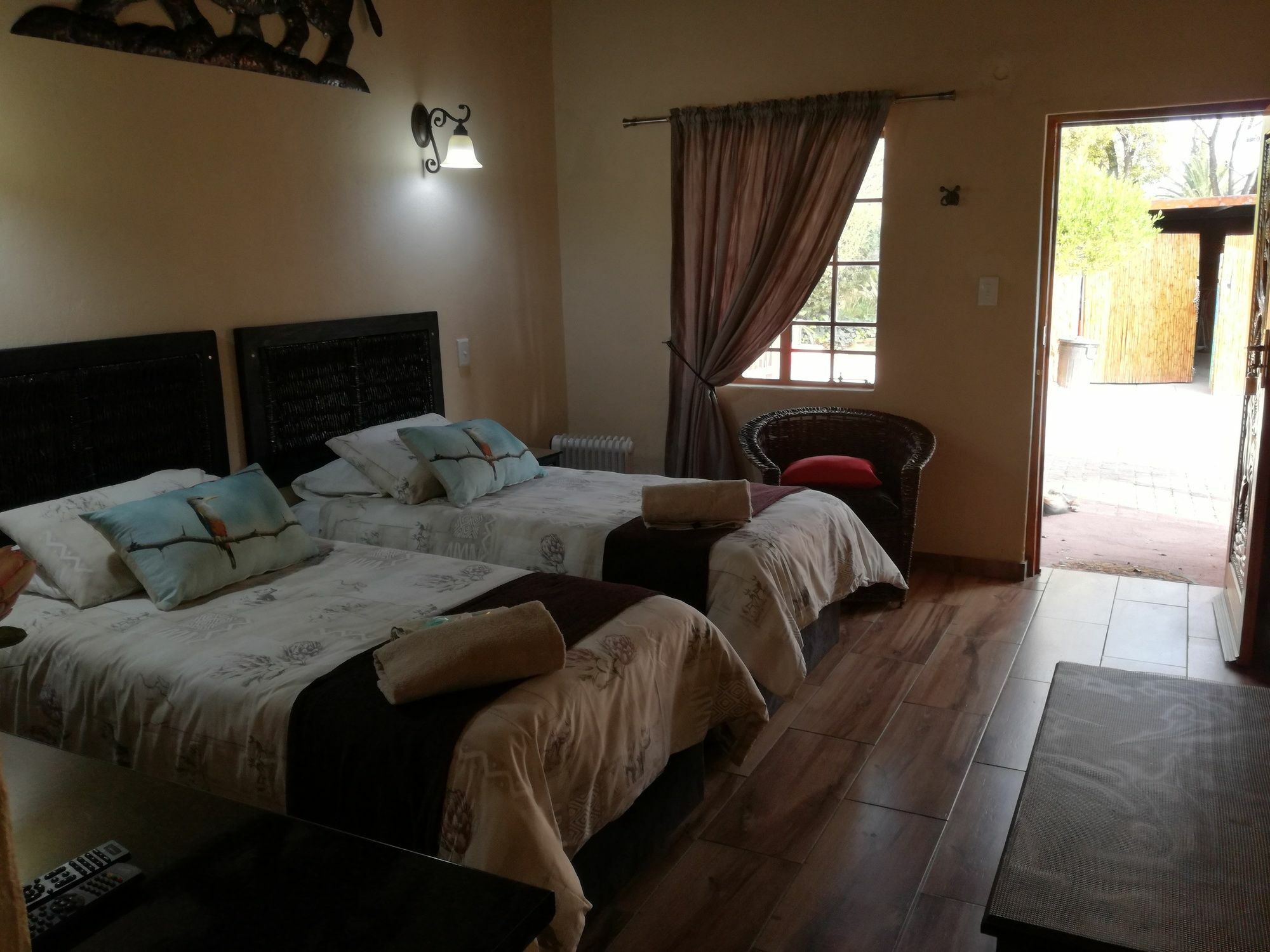 All Over Africa Guest House Kempton Park Exterior photo