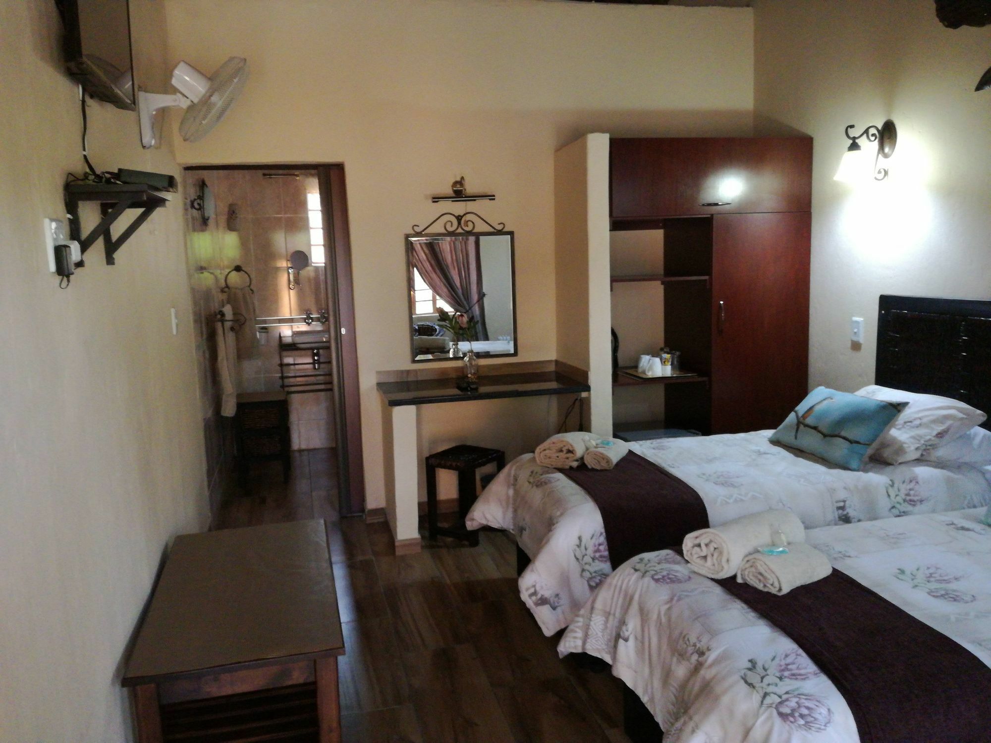 All Over Africa Guest House Kempton Park Exterior photo