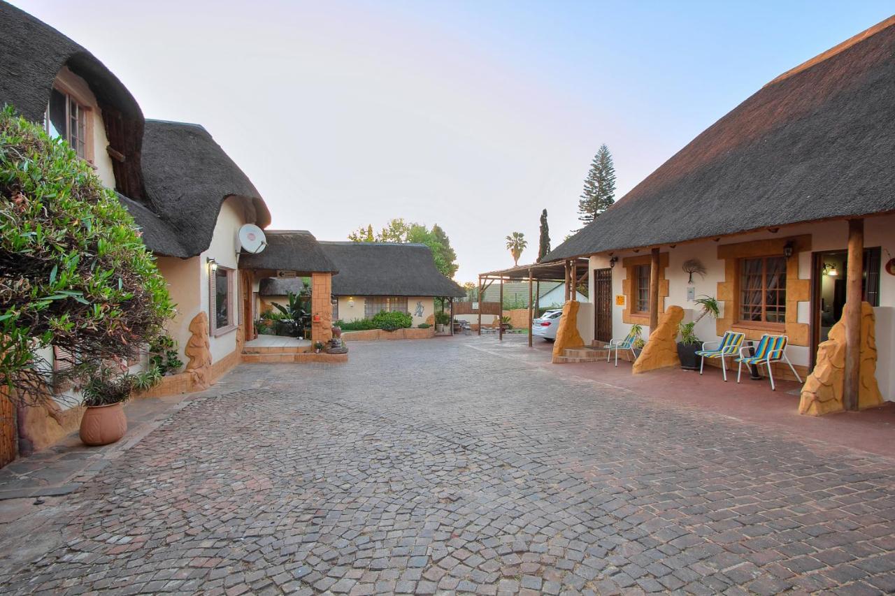 All Over Africa Guest House Kempton Park Exterior photo
